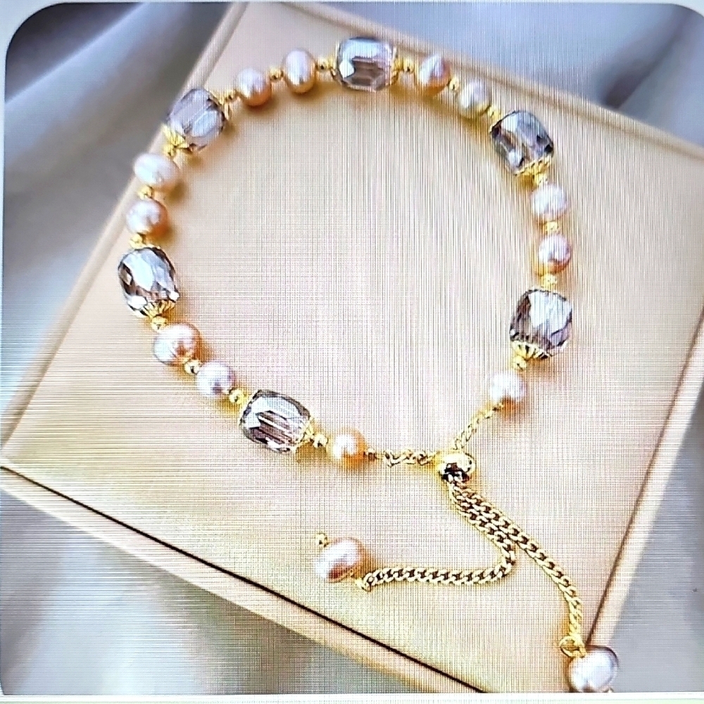 NWT Elegant Gold and Cream Pearl Bracelet Chinese Style